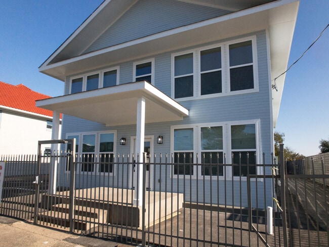 Photo - 4914-4916 San Jacinto St