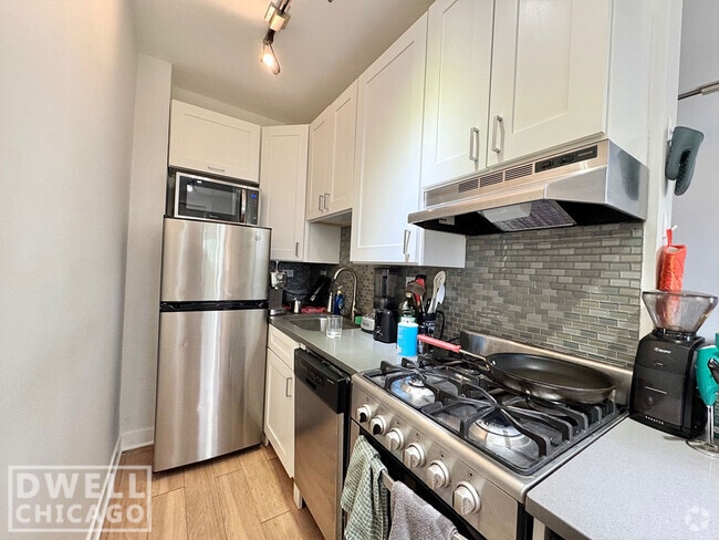 Building Photo - 541 W Belmont Ave Unit 1 Rental