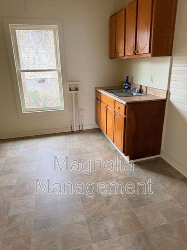 Photo - 419 S College St