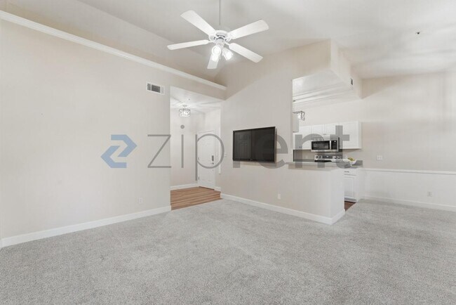 Photo - 9600 N 96th St