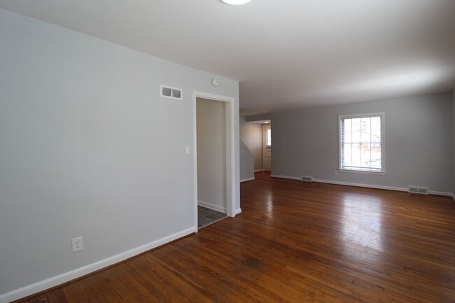 Photo - April FREE On This 2 Bedroom 1 Bath Duplex In The Waldo Area