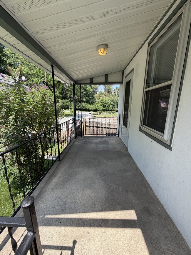 Photo - 607 Tabak Ave
