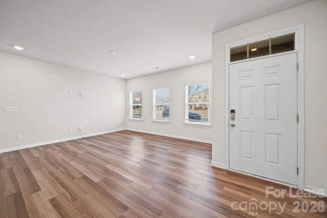 Photo - 410 Kenwood Vw