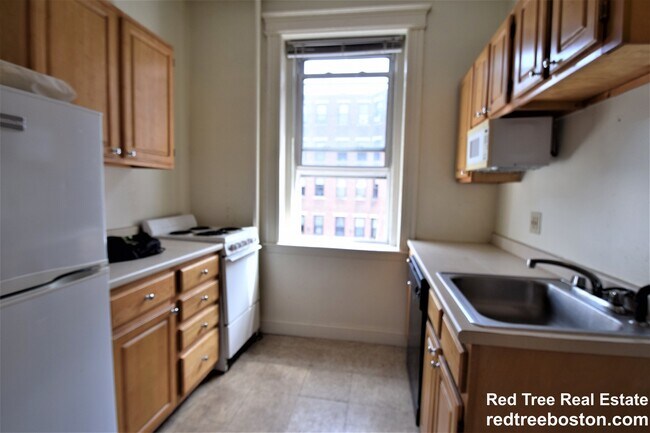 Building Photo - 16 Queensberry St Rental