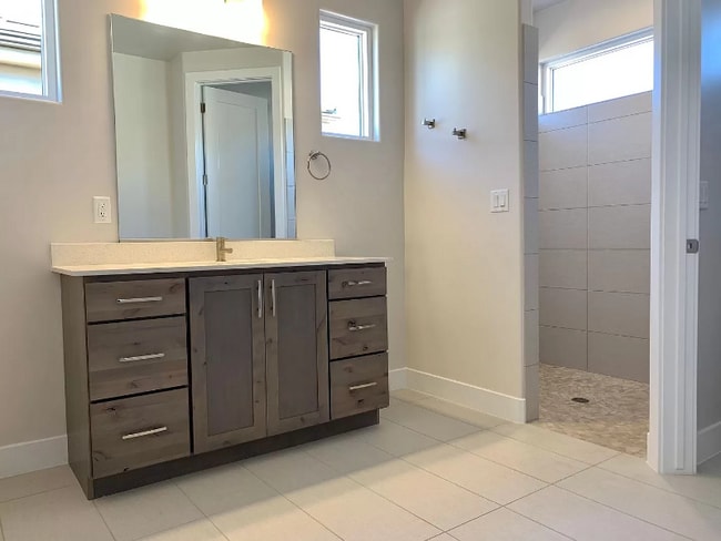 Photo - 983 Jonathon Dr