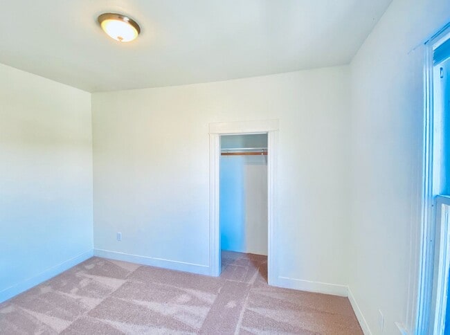 Photo - 2058 14th Ave W Unidad 3