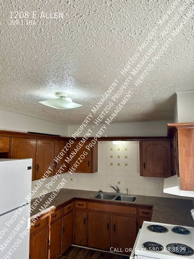 Photo - 1208 E Allen-