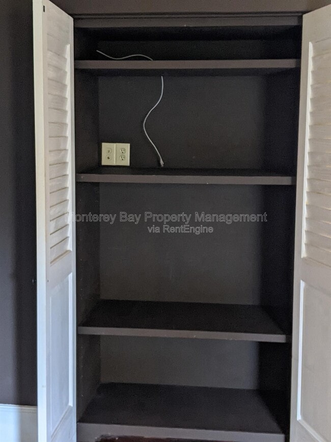 Building Photo - 515 Dickman Ave