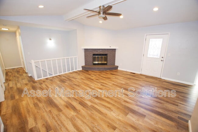 Photo - 1 Oak Point Dr