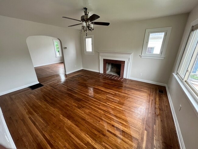 Sala de estar - 6816 Park Ave