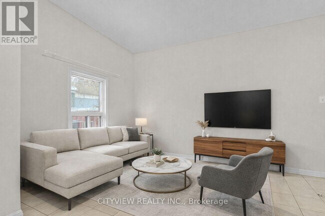 Photo - 345 Dundas St E