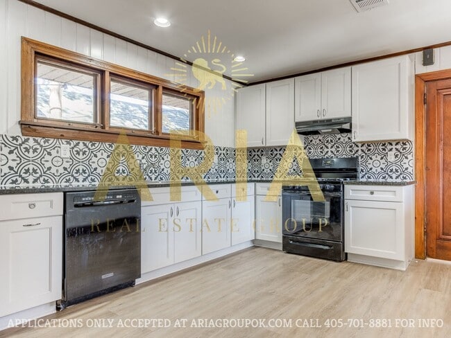 *COMING SOON!* UPDATED 3 BED/2 BATH DUPLEX... - *COMING SOON!* UPDATED 3 BED/2 BATH DUPLEX... Townhome