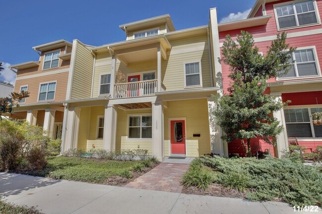 Building Photo - Beautiful 4/4.5 Home with 2 Car Garage in the Heart of Mills-Orlando!