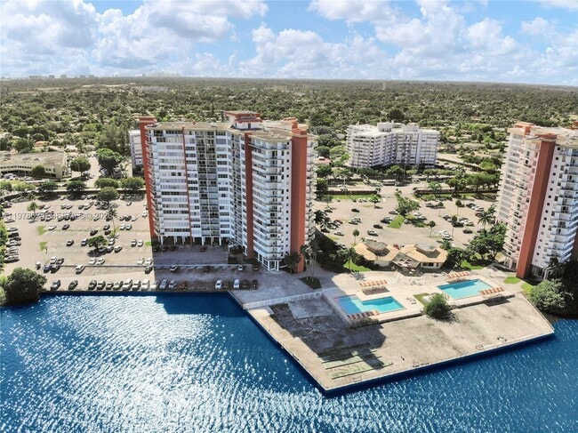 Building Photo - 1351 NE Miami Gardens Dr Unit 1604E