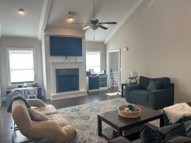 Photo - 220 Lee Audis Ln