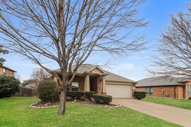 Photo - $1850 3 Bed/2 Bath/2 Garage Ready for Move-in Home in Mustang Creek