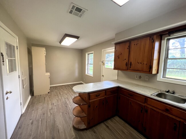 Photo - 703 Camellia Dr