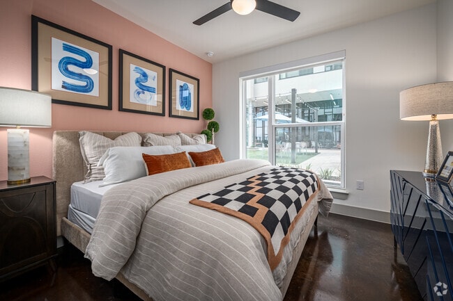 2BR, 2BA - 1,167SF