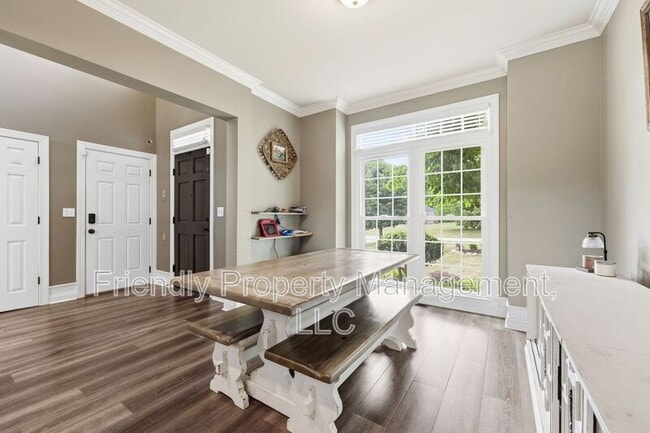 Photo - 2714 Colton Dr