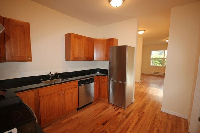 311 Aloha St, Seattle, WA 98109