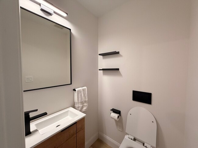 Half Bathroom - 604 E 42nd St