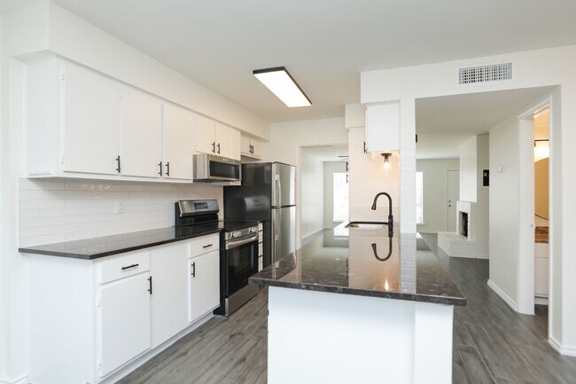 Building Photo - 5800 Lumberdale Rd Unit 17 Rental