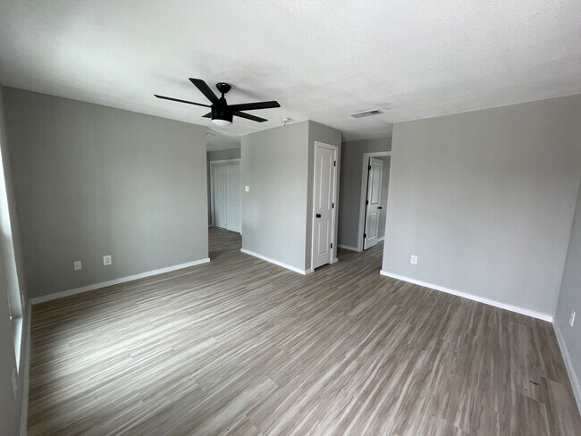 Photo - 1603 Benttree Dr Unit B