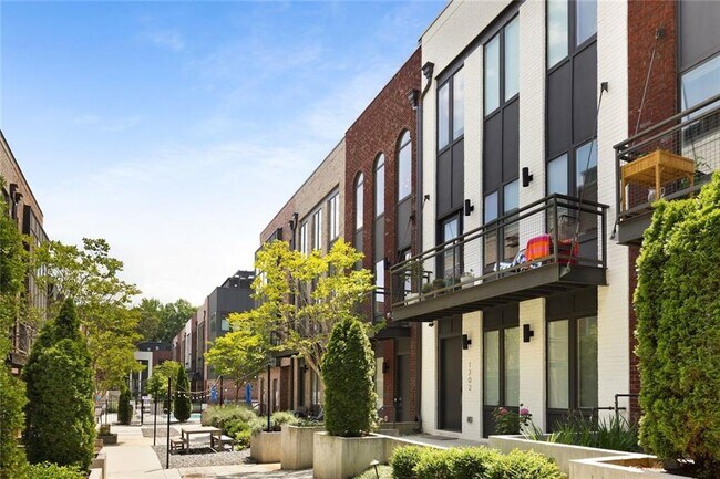 Photo - 1300 Chelsea Cir NW