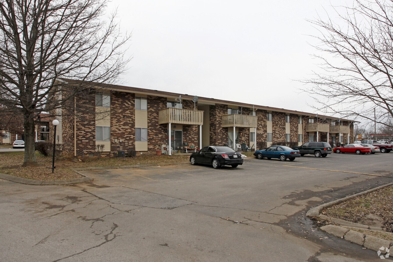Cedarwood Apartments - Cedarwood Apartments