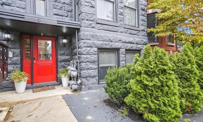 Lovely 2 BR/2 BA 1st Level Condo in Shaw! - Lovely 2 BR/2 BA 1st Level Condo in Shaw!