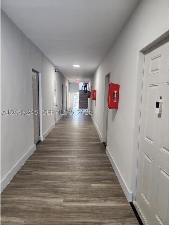 Building Photo - 852 SW 13th Ct Unit 5