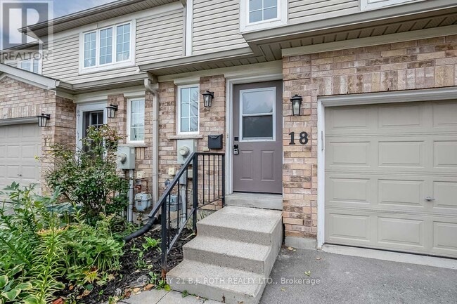 Photo - 430 Mapleview Dr E