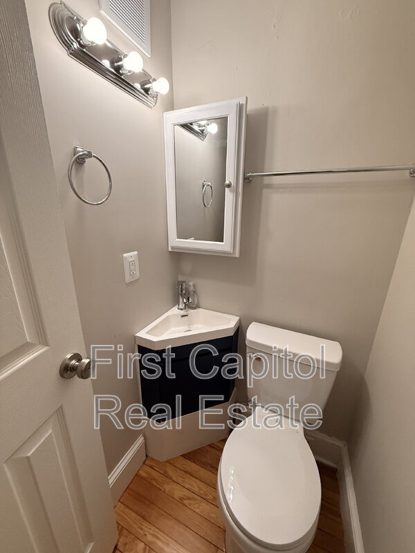 Photo - 627 Warren Ave.