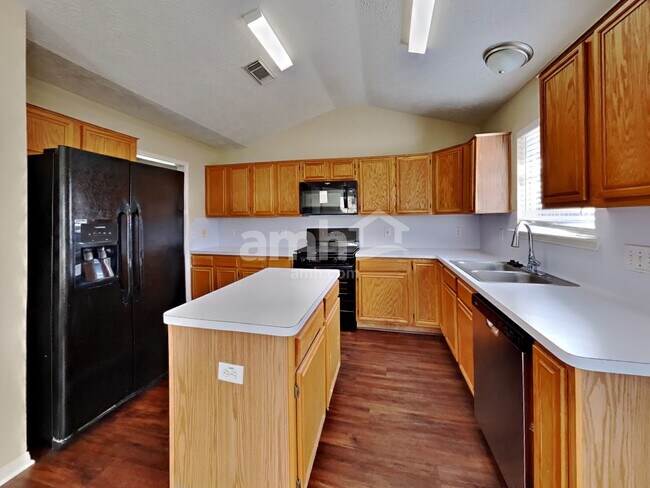 Photo - 2908 Cambridge Circus