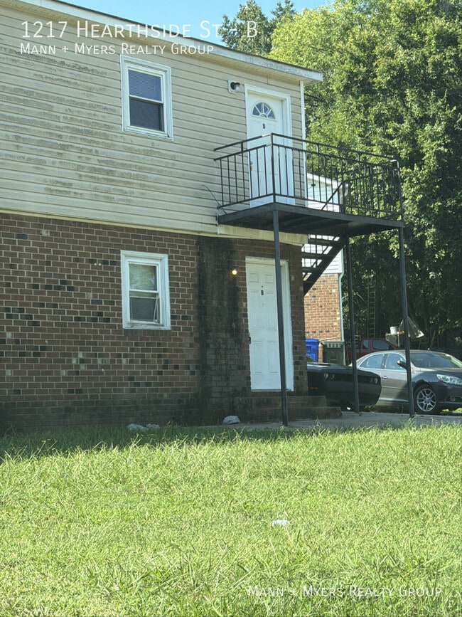 Building Photo - 1217 Hearthside St Unit B