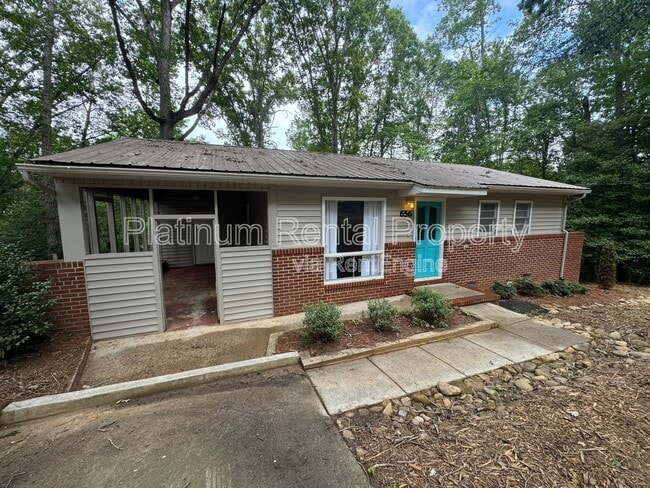 Building Photo - 656 N Chestatee St Rental