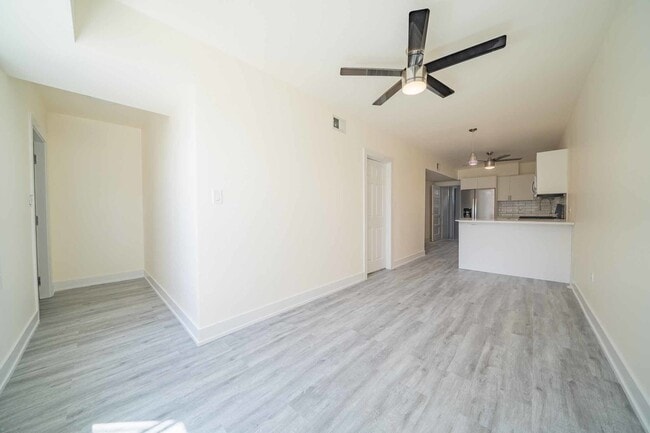 Photo - 2008 W Coulter St