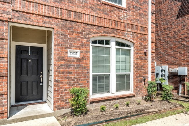 Building Photo - 305 Holleman Dr E Unit 1506