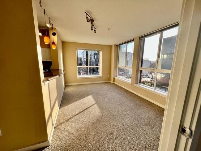 Photo - Bright and Light Corner Unit at the Tobira! Unidad 202