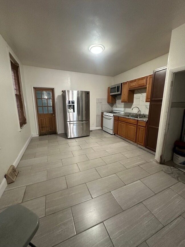 Photo - 2047 E Cambria St