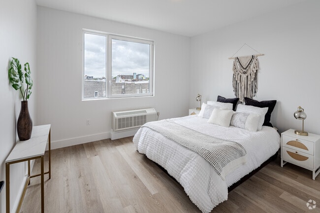 1BR, 1BA - 646SF - Bedroom - IRON POINTE