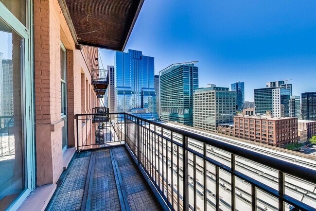 Photo - 165 N Canal St Unidad 1430