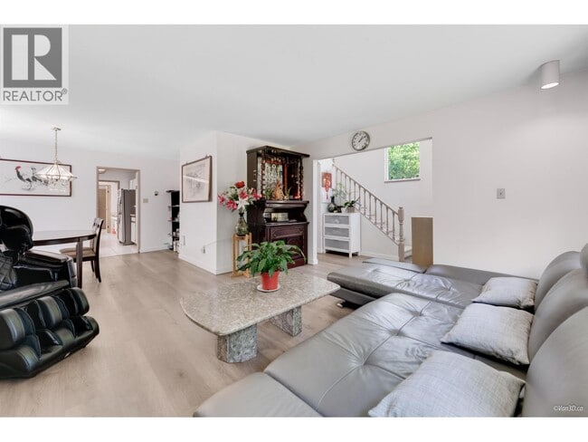 Photo - 8607 Selkirk St