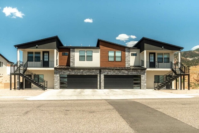 Building Photo - Private Bedroom with Private Bathroom – Fully Furnished & Move In Ready Unit 1A