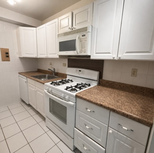 Building Photo - 4880 N Marine Dr Unit 207