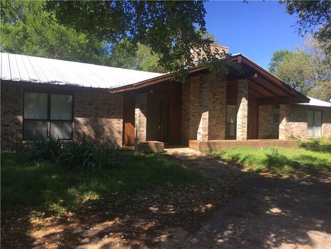 Home on Acreage Available for Lease - Home on Acreage Available for Lease