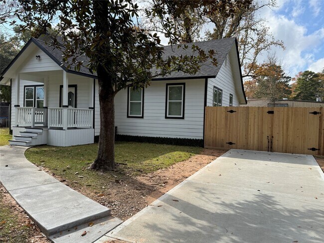 Photo - 1010 Long St