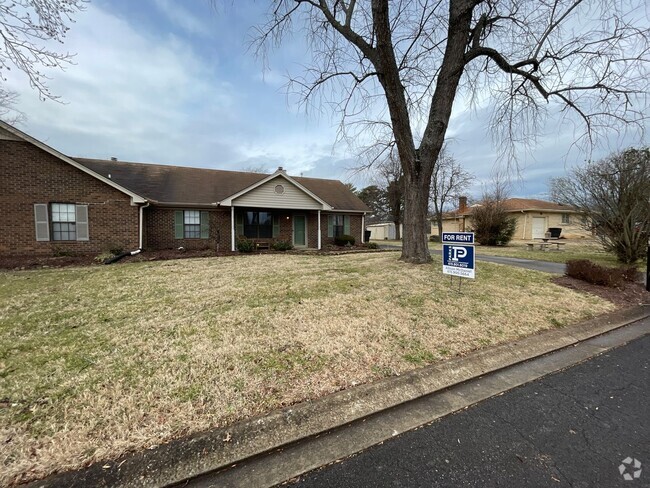 Building Photo - North Murfreesboro Rental