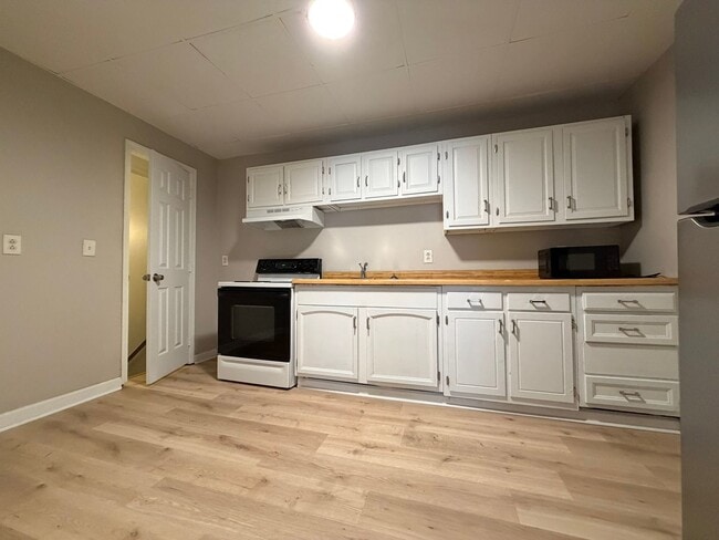 Building Photo - 1307 Forest Ave Unit #1 -