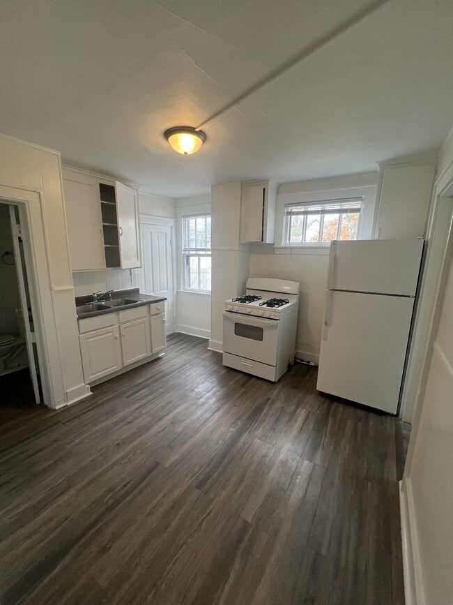 Photo - 571 Charles Ave